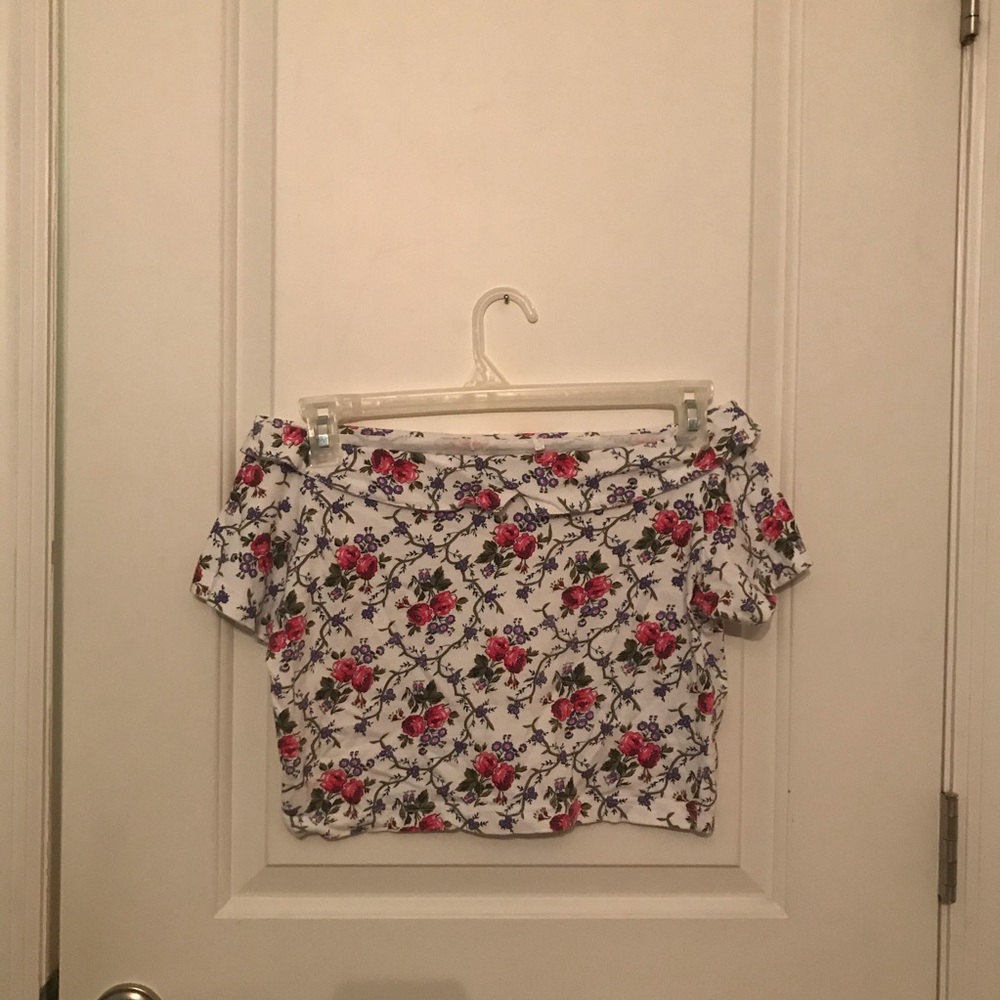 Vintage floral off the shoulder wide neck crop top